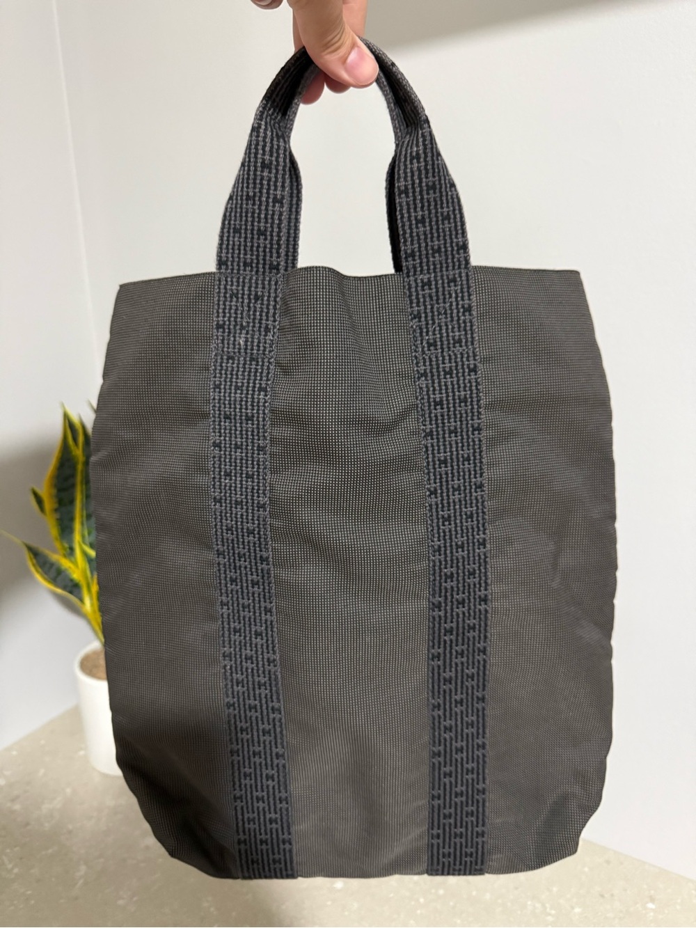 Hermes Toile Herline Canvas Cabas Tote Bag In Gray - Picture 2 of 14